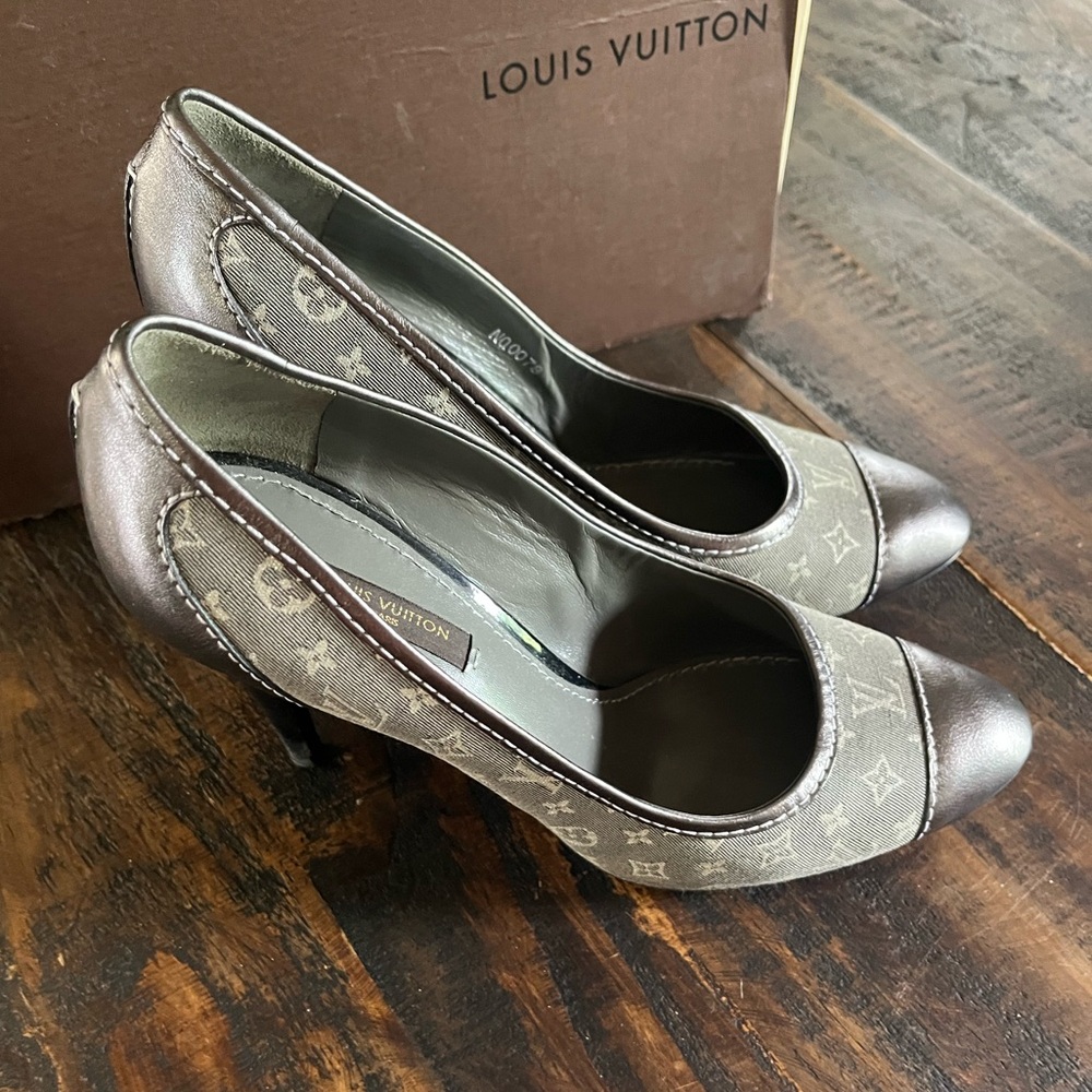 Louis Vuitton Gray and Black Heels with Monogram Design - Picture 2 of 12